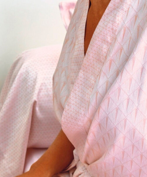 индивидуальная стирка женского тонкого халата